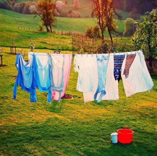Có nên giặt quần áo mới mua trước khi mặc không ?