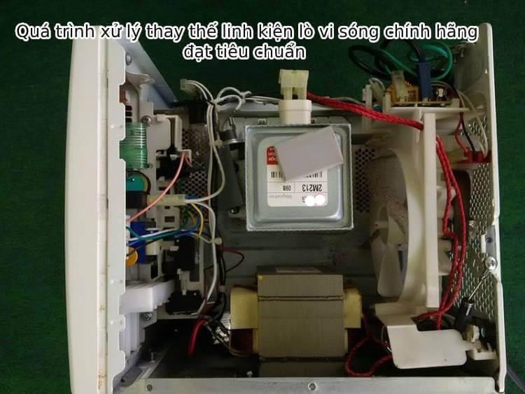 Quy trình xử lý thay thế linh kiện lò vi sóng chính hãng theo tiêu chuẩn
